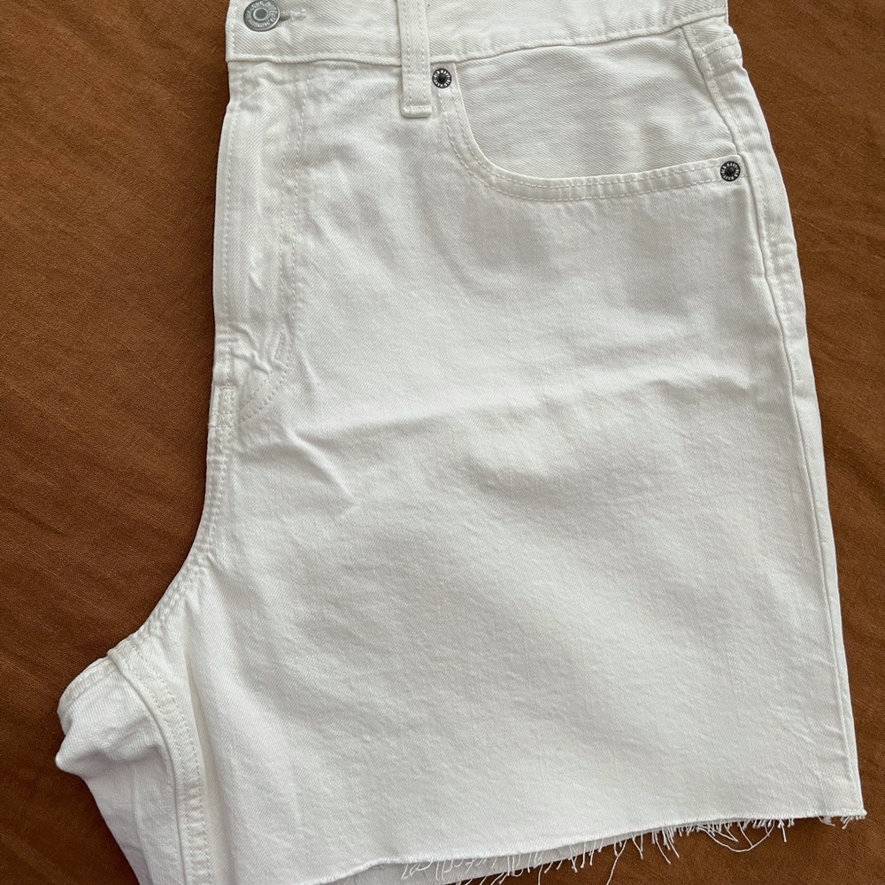OLDNAVY WHITE SHORTS